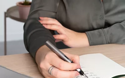 person conducting online psychologist therapy